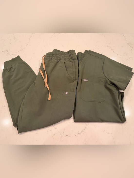 Figs Pants - FIGS Moss Scrub Set - Women’s Large Catarina & Large RW Uman
